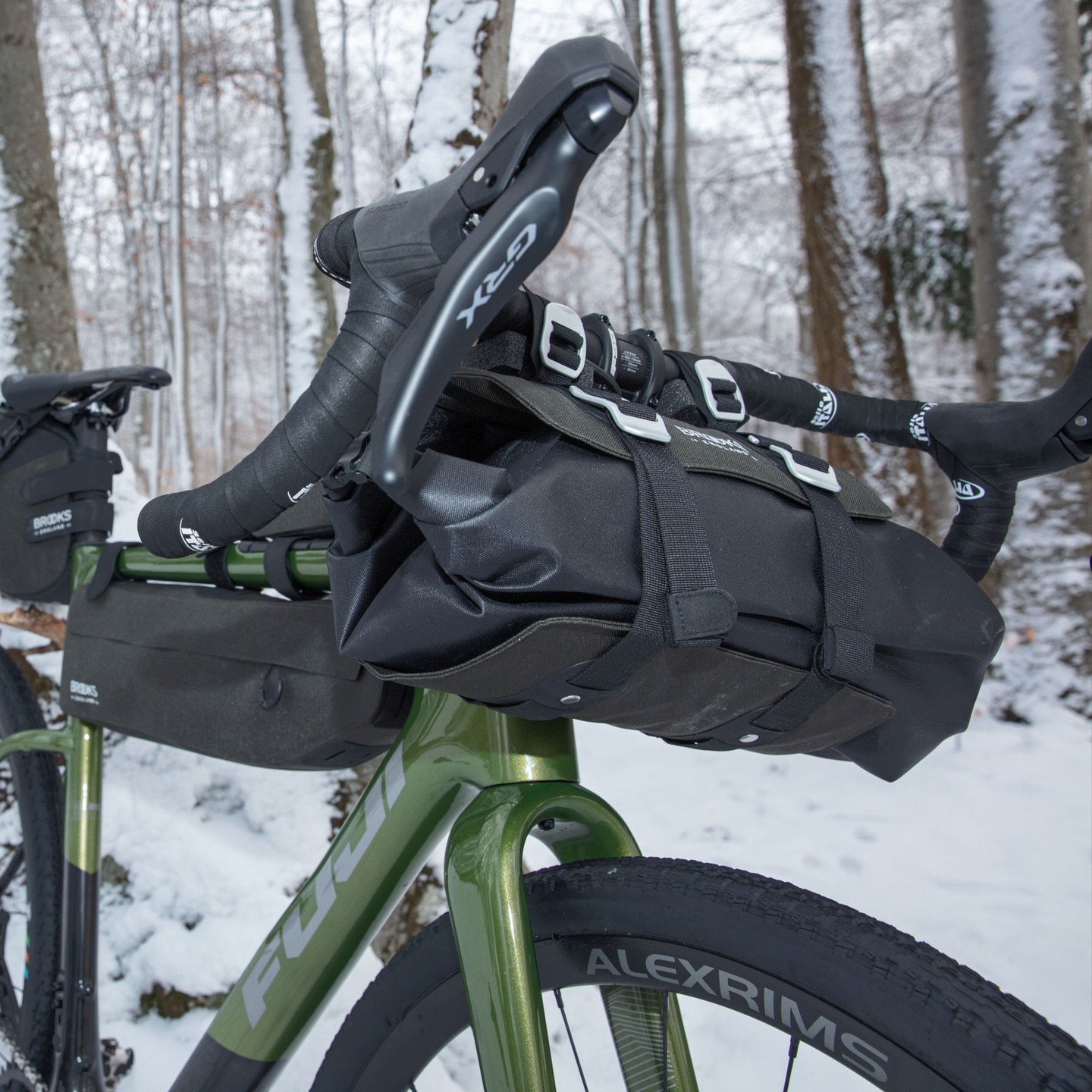 Bereit für den Winter? ❄️ 

#FujiJariCarbon #fujibikes #fuji #gravel #gravelbike #cycling #gravelride #cyclinglife #bike #gravelcycling #gravelgrinder #bikepacking #bikelife #gravelbikes #cyclingphotos #gravelcyclist #roadbike #gravelroad #outsideisfree #ciclismo #fromwhereiride #cyclist #adventure #cyclingshots #bicycle #instacycling #roadcycling #gravelroads #lifebehindbars #winterwonderland