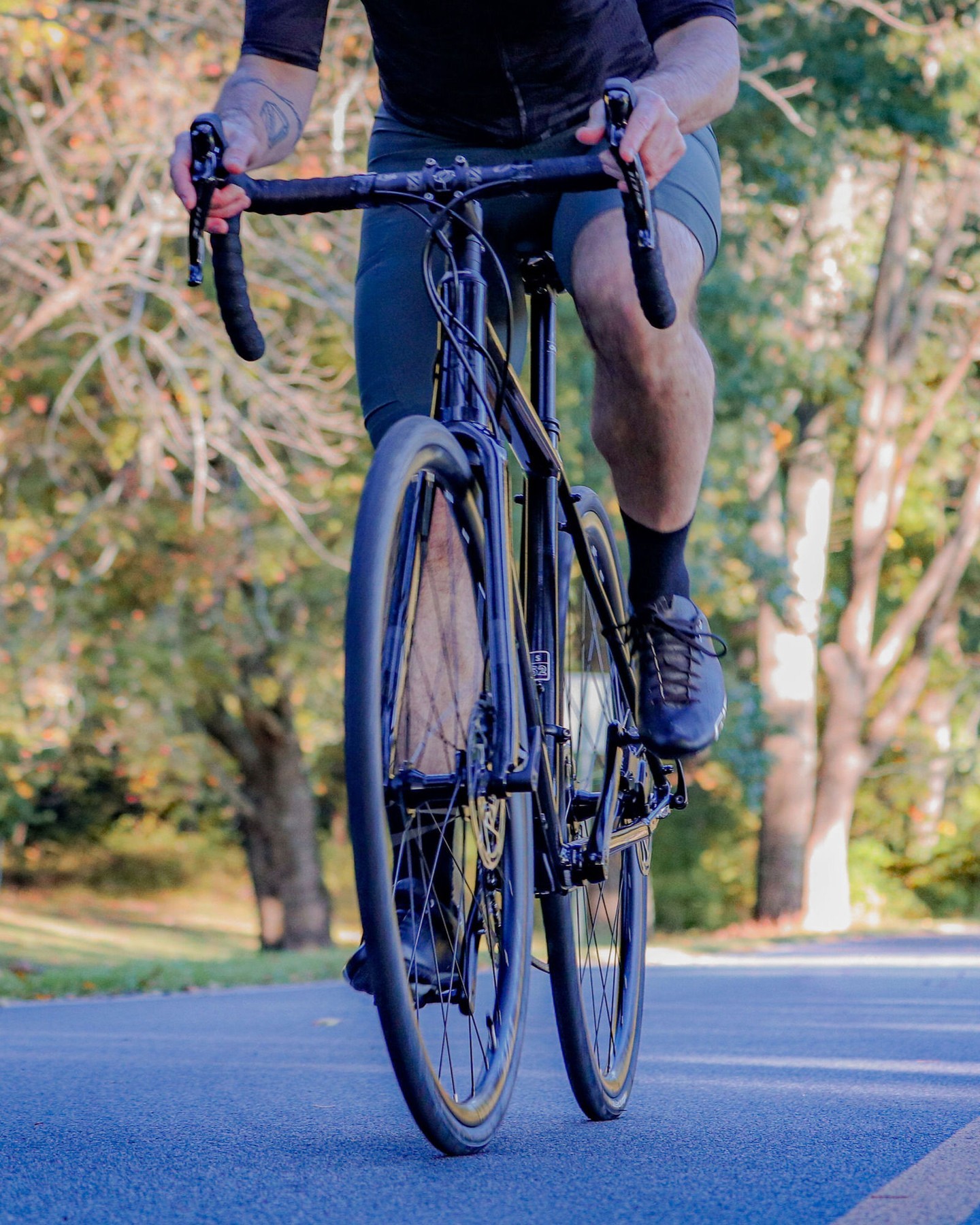 Mit dem Sportif hast du keinen Grund, nicht Fahrrad zu fahren. Es ist komfortabel, es ist sportlich, es ist gut ausgestattet und hat einen fairen Preis. Es ist alles, was du brauchst, um vor die Tür zu gehen und eine Runde mit dem Rad zu drehen. Der längere Radstand und das höhere Steuerrohr des Sportif lehnen sich an die Geometrie unseres Top-Endurance-Bikes, dem Gran Fondo, an und positionieren Fahrer*innen effizient, um Armermüdung und Rückenbelastung zu reduzieren. 

#FujiSportif #fujibikes #fuji #sportif #cycling #cyclinglife #bike #cyclingphotos #cyclist #roadbike #ciclismo #bicycle #roadcycling #cyclingshots #instacycling #fitness #cyclingpics #cycle #strava #sport #bikes #ride #bicicleta #instabike #cyclinglifestyle #rennrad #rennradfahren